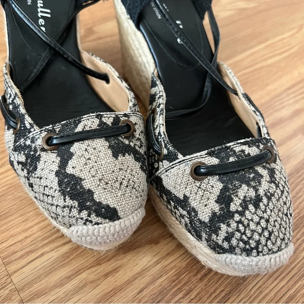 Bettye Muller Snakeskin print Canvas platform wedge ankle wrap Espadrilles sz 37